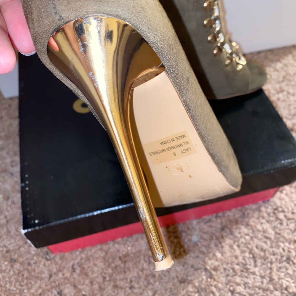 Lacy Heel - Picture 5 of 5